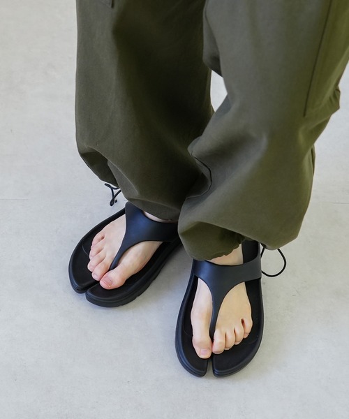 【Chloe】Pema バックル留めトングサンダル 楽天市場】クロックス サンダル レディース 厚底 トングサンダル