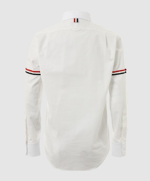 THOM BROWNE（トムブラウン）の「STRAIGHT FIT MINI ROUND COLLAR LONG SLEEVE SHIRT W/ GG ARMBAND AND COMBO IN SEERSUCKER（シャツ/ブラウス・メンズ・ホワイト・1/2）」の2枚目の写真