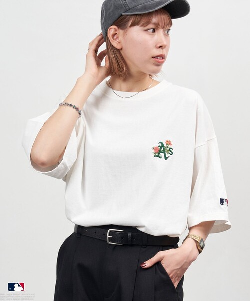 PUBLUX(パブリュクス)の「MLB/エムエルビー MLB 別注 フラワーロゴTシャツ/ユニセックス/ワンポイント刺繍(限定展開)(Tシャツ/カットソー・メンズ・ネイビー/ホワイト系その他/ホワイト/ブラック・SMALL/MEDIUM/LARGE)」の21枚目の写真