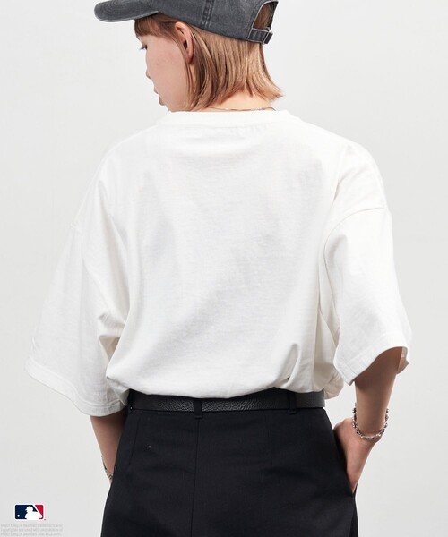 PUBLUX(パブリュクス)の「MLB/エムエルビー MLB 別注 フラワーロゴTシャツ/ユニセックス/ワンポイント刺繍(限定展開)(Tシャツ/カットソー・メンズ・ネイビー/ホワイト系その他/ホワイト/ブラック・SMALL/MEDIUM/LARGE)」の19枚目の写真