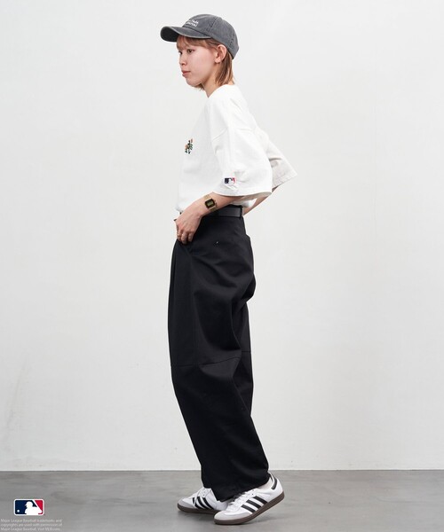 PUBLUX(パブリュクス)の「MLB/エムエルビー MLB 別注 フラワーロゴTシャツ/ユニセックス/ワンポイント刺繍(限定展開)(Tシャツ/カットソー・メンズ・ネイビー/ホワイト系その他/ホワイト/ブラック・SMALL/MEDIUM/LARGE)」の16枚目の写真