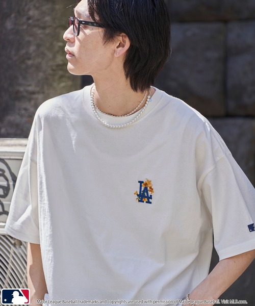 PUBLUX(パブリュクス)の「MLB/エムエルビー MLB 別注 フラワーロゴTシャツ/ユニセックス/ワンポイント刺繍(限定展開)(Tシャツ/カットソー・メンズ・ネイビー/ホワイト系その他/ホワイト/ブラック・SMALL/MEDIUM/LARGE)」の3枚目の写真