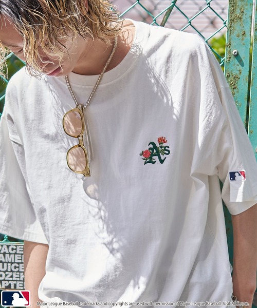 PUBLUX(パブリュクス)の「MLB/エムエルビー MLB 別注 フラワーロゴTシャツ/ユニセックス/ワンポイント刺繍(限定展開)(Tシャツ/カットソー・メンズ・ネイビー/ホワイト系その他/ホワイト/ブラック・SMALL/MEDIUM/LARGE)」の2枚目の写真
