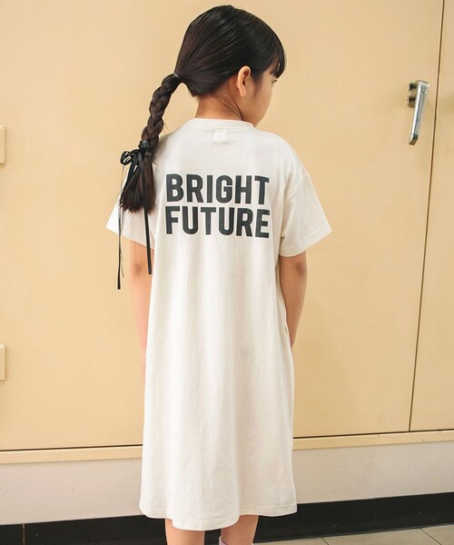 DRC branshes（ディーアールシーブランシェス）の「【WEB限定/DRC/お肌に嬉しい綿100％】サイドスリット半袖ワンピース（ワンピース・キッズ・オフホワイト/チャコールグレー/グリーン/オレンジ/パープル/ブラック・110/150/90/140/100/120/130）」の2枚目の写真