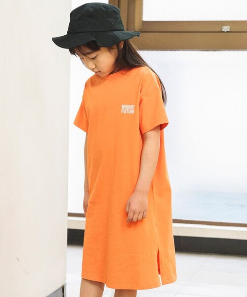 DRC branshes（ディーアールシーブランシェス）の「【WEB限定/DRC/お肌に嬉しい綿100％】サイドスリット半袖ワンピース（ワンピース・キッズ・オフホワイト/チャコールグレー/グリーン/オレンジ/パープル/ブラック・110/150/90/140/100/120/130）」の6枚目の写真