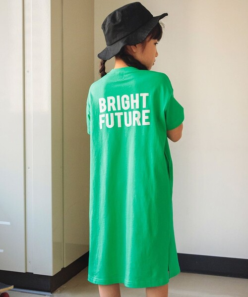 DRC branshes（ディーアールシーブランシェス）の「【WEB限定/DRC/お肌に嬉しい綿100％】サイドスリット半袖ワンピース（ワンピース・キッズ・オフホワイト/チャコールグレー/グリーン/オレンジ/パープル/ブラック・110/150/90/140/100/120/130）」の4枚目の写真