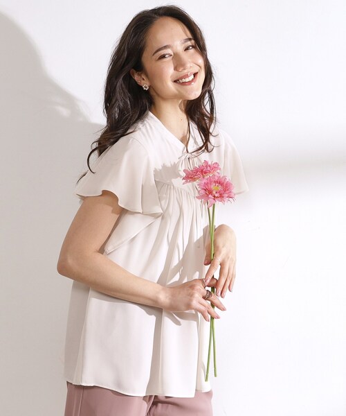 DRESKIP（ドレスキップ）の「◆【無理せずキレイ】お袖フリル リボン付きギャザーブラウス（シャツ/ブラウス・レディース・ライトイエロー系/ネイビー系/ホワイト系3/オフホワイト/ブラック・04/03/02）」の2枚目の写真