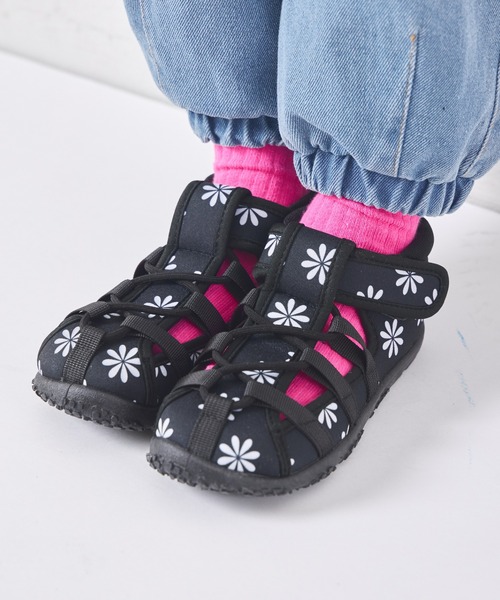 pairmanon（ペアマノン）の「【水陸両用】ユニセックス 水抜きアウトドアサンダル（サンダル・キッズ・ブラック/グレー系その他/ブラック系その他/ブルー/ピンク/ベージュ/ベージュ系その他/ブルー系その他/グレー系その他2/ホワイト系その他/ベージュ系その他2/ブラック系その他2/ピンク系その他/ホワイト系その他2/ブラック系その他3・19/15 /18/20/17/16）」の6枚目の写真