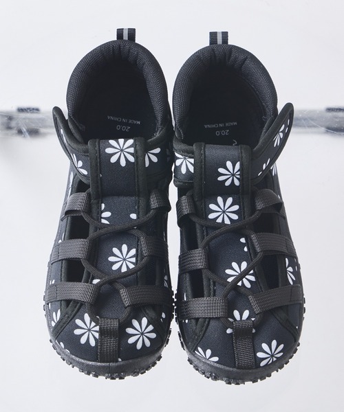 pairmanon（ペアマノン）の「【水陸両用】ユニセックス 水抜きアウトドアサンダル（サンダル・キッズ・ブラック/グレー系その他/ブラック系その他/ブルー/ピンク/ベージュ/ベージュ系その他/ブルー系その他/グレー系その他2/ホワイト系その他/ベージュ系その他2/ブラック系その他2/ピンク系その他/ホワイト系その他2/ブラック系その他3・19/15 /18/20/17/16）」の22枚目の写真