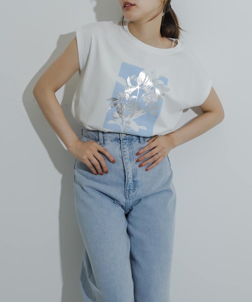 HEYUMM（ヘユム）の「グラフィックフレンチスリーブトップ（Tシャツ/カットソー・レディース・その他1/その他2/その他3・ONE）」の2枚目の写真