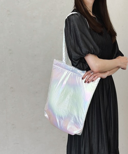 Per sist ence(パーシエンス)の「シャイニーメタリックA4トート(トートバッグ・レディース・ブラック/シルバー/ブロンズ/アイボリー・FREE)」の3枚目の写真