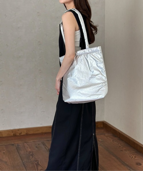 Per sist ence(パーシエンス)の「シャイニーメタリックA4トート(トートバッグ・レディース・ブラック/シルバー/ブロンズ/アイボリー・FREE)」の12枚目の写真