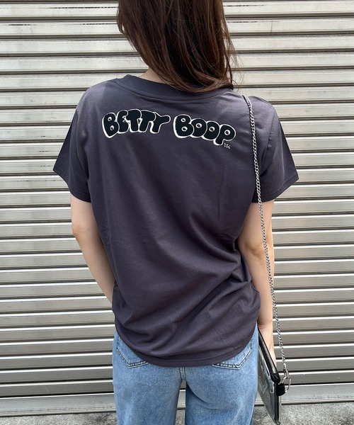 GLAMOROUS JANE(グラマラスジェーン)の「BETTY BOOPモノクロプリントTシャツ(Tシャツ/カットソー・レディース・チャコールグレー/オフホワイト/ブラック・FREE)」の15枚目の写真