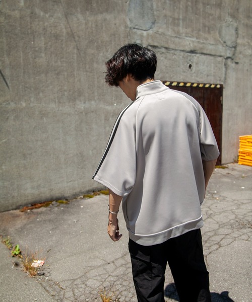 UNCORD（アンコード）の「【UNCORD】 half zip oversize half sleeve track jacket / ハーフジップ オーバーサイズ ハーフスリーブ カットソー（Tシャツ/カットソー・メンズ・ブラック×ホワイト/グレー系1/チャコール/ブラック/ホワイト×ブラック/オフホワイト/グレー/グレー系・MEDIUM/LARGE/X-LARGE）」の10枚目の写真