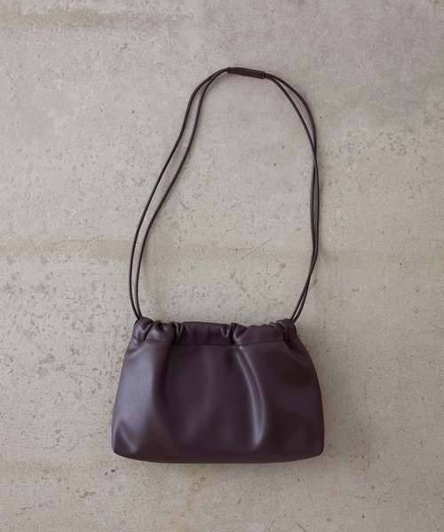 EFOLE(エフォル)の「Drawstring shoulder bag / ドローストリング ショルダー バッグ(ショルダーバッグ・レディース・ブラック/ブラウン・FREE)」の12枚目の写真