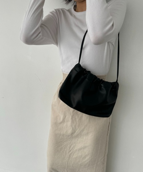 EFOLE(エフォル)の「Drawstring shoulder bag / ドローストリング ショルダー バッグ(ショルダーバッグ・レディース・ブラック/ブラウン・FREE)」の15枚目の写真