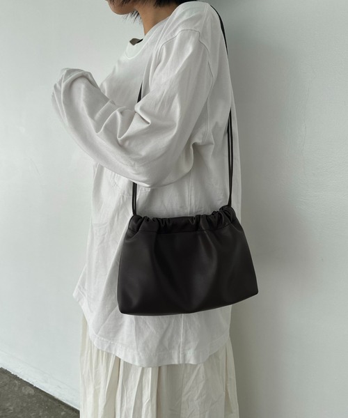 EFOLE(エフォル)の「Drawstring shoulder bag / ドローストリング ショルダー バッグ(ショルダーバッグ・レディース・ブラック/ブラウン・FREE)」の17枚目の写真