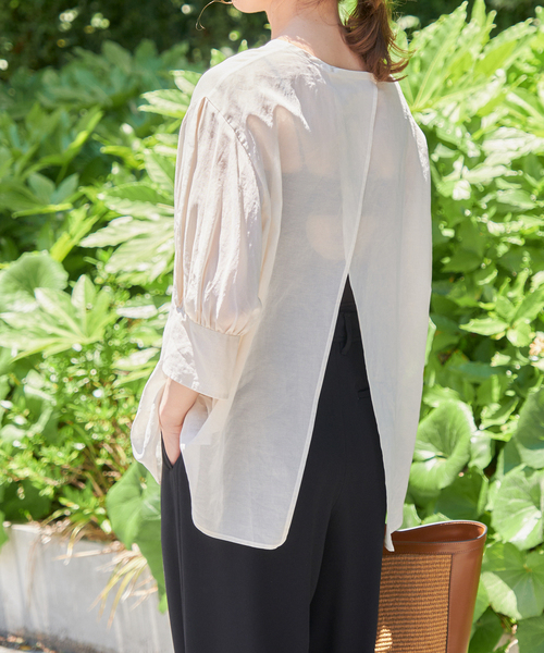 U by spick &amp; span スピックアンドスパン シアーブラウス Spick & Span（スピックアンドスパン）の「シアーバックスリット