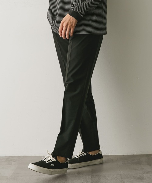 URBAN RESEARCH DOORS（アーバンリサーチドアーズ）の「ストレッチテーパードトラウザー（その他パンツ・メンズ・ブラック/グリーン系その他・SMALL/MEDIUM/LARGE）」の17枚目の写真