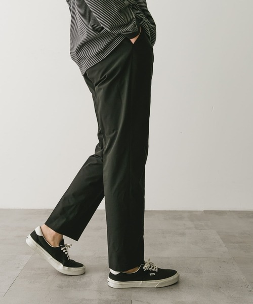 URBAN RESEARCH DOORS（アーバンリサーチドアーズ）の「ストレッチテーパードトラウザー（その他パンツ・メンズ・ブラック/グリーン系その他・SMALL/MEDIUM/LARGE）」の18枚目の写真