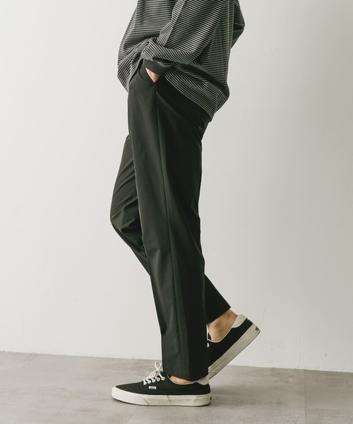 URBAN RESEARCH DOORS（アーバンリサーチドアーズ）の「ストレッチテーパードトラウザー（その他パンツ・メンズ・ブラック/グリーン系その他・SMALL/MEDIUM/LARGE）」の19枚目の写真