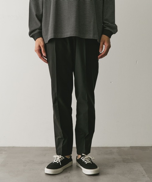 URBAN RESEARCH DOORS（アーバンリサーチドアーズ）の「ストレッチテーパードトラウザー（その他パンツ・メンズ・ブラック/グリーン系その他・SMALL/MEDIUM/LARGE）」の6枚目の写真