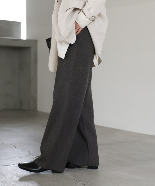 select MOCA（セレクトモカ）の「【洗える】ワイドストレートニットパンツ（スラックス・レディース・チャコール/ベージュ/ブラック・SMALL/MEDIUM/LARGE）」の2枚目の写真