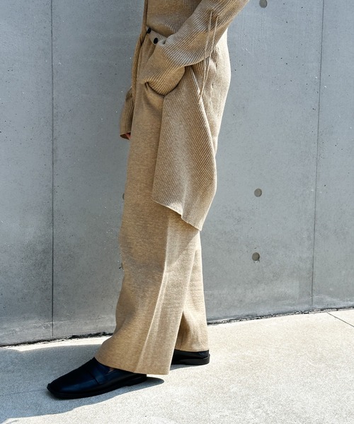select MOCA（セレクトモカ）の「【洗える】ワイドストレートニットパンツ（スラックス・レディース・チャコール/ベージュ/ブラック・SMALL/MEDIUM/LARGE）」の4枚目の写真