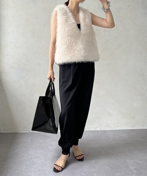 DouDou（ドゥドゥ）の「サイドスナップフェイクカシミヤファープルオーバー（ベスト・レディース・グレイッシュベージュ/アイボリー・FREE）」の4枚目の写真