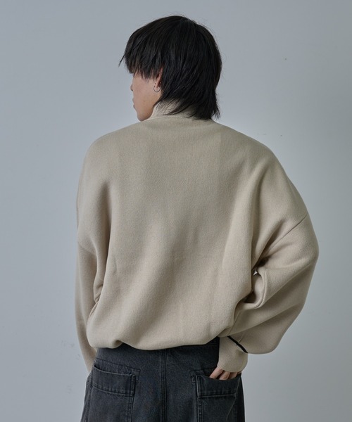 COLONY 2139（コロニートゥーワンスリーナイン）の「リサイクルポリハイネックニット（ニット/セーター・メンズ・アイボリー/ブラック/グレイッシュベージュ/チャコールグレー・MEDIUM/LARGE）」の7枚目の写真