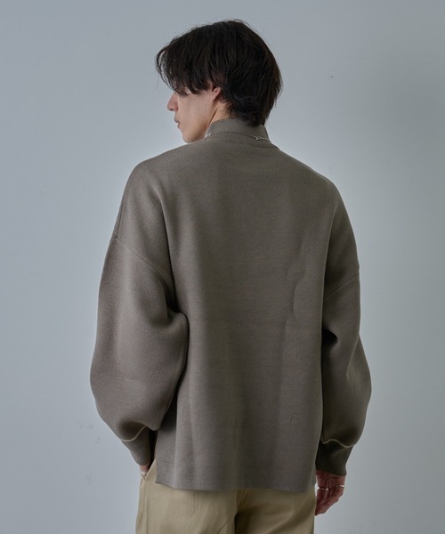 COLONY 2139（コロニートゥーワンスリーナイン）の「リサイクルポリハイネックニット（ニット/セーター・メンズ・アイボリー/ブラック/グレイッシュベージュ/チャコールグレー・MEDIUM/LARGE）」の21枚目の写真