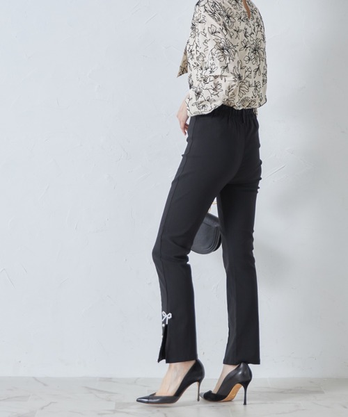 tocco closet(トッコ クローゼット)の「リボン&パール付きストレッチデニムパンツ(デニムパンツ・レディース・ブルー/ブラック/サックスブルー・M)」の6枚目の写真