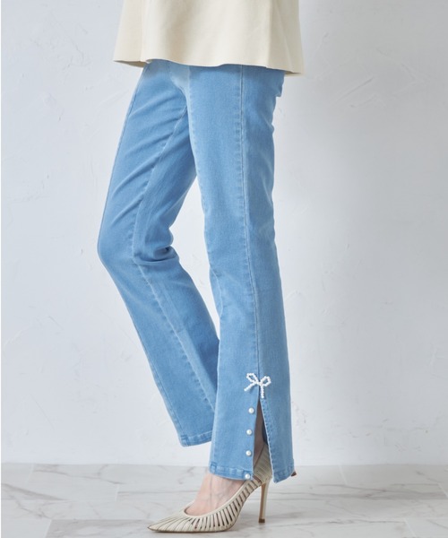tocco closet(トッコ クローゼット)の「リボン&パール付きストレッチデニムパンツ(デニムパンツ・レディース・ブルー/ブラック/サックスブルー・M)」の11枚目の写真