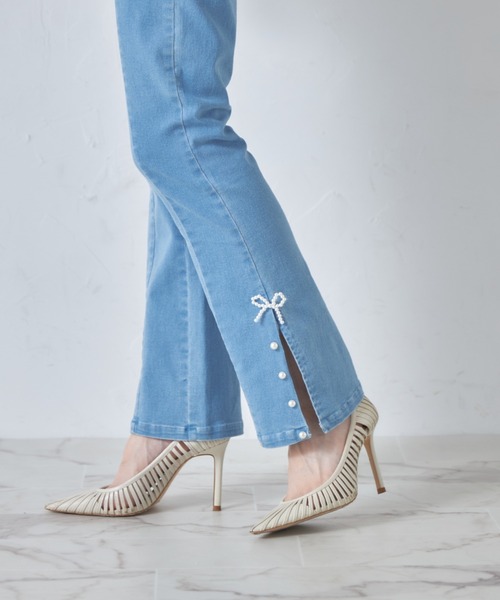tocco closet(トッコ クローゼット)の「リボン&パール付きストレッチデニムパンツ(デニムパンツ・レディース・ブルー/ブラック/サックスブルー・M)」の12枚目の写真