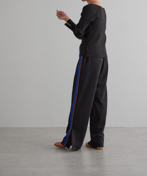 earthy(アーシー)の「2WAYオフショルニット(ニット/セーター・レディース・ブラック/レッド/ライトベージュ・FREE)」の7枚目の写真