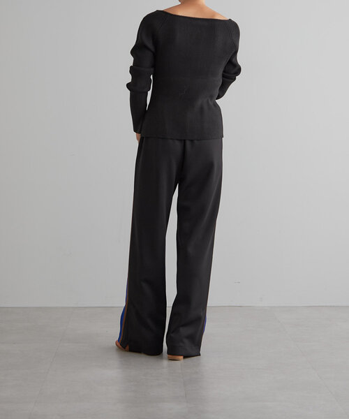 earthy(アーシー)の「2WAYオフショルニット(ニット/セーター・レディース・ブラック/レッド/ライトベージュ・FREE)」の8枚目の写真