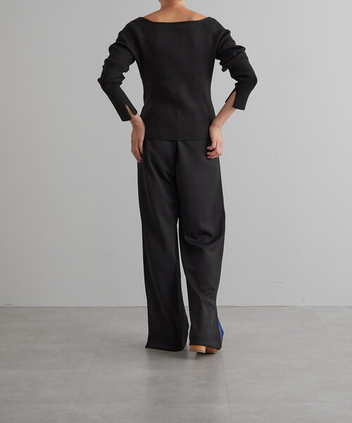 earthy(アーシー)の「2WAYオフショルニット(ニット/セーター・レディース・ブラック/レッド/ライトベージュ・FREE)」の9枚目の写真