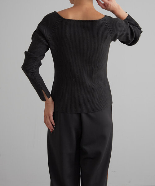 earthy(アーシー)の「2WAYオフショルニット(ニット/セーター・レディース・ブラック/レッド/ライトベージュ・FREE)」の15枚目の写真