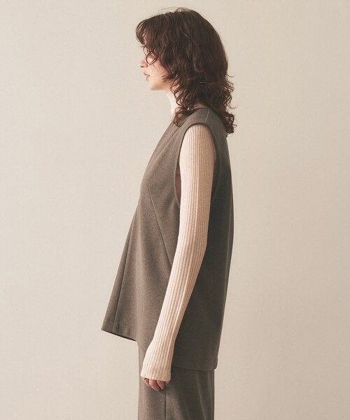 cloenc（クロエンス）の「◆セットアップ着用可｜ジャージキーネックオーバーベスト（ベスト・レディース・ブラック/ブラウン系その他/ベージュ・02）」の9枚目の写真