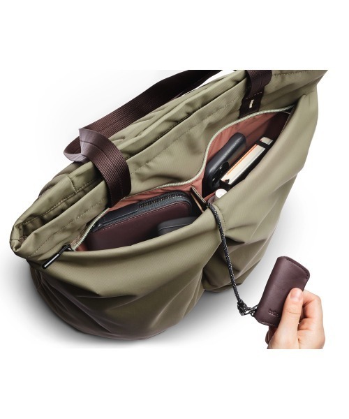 entre square(アントレスクエアー)の「Bellroy/トートバック/バックパック Laneway Totekpack シーケルプ(トートバッグ・メンズ・カーキ・ONE SIZE)」の6枚目の写真
