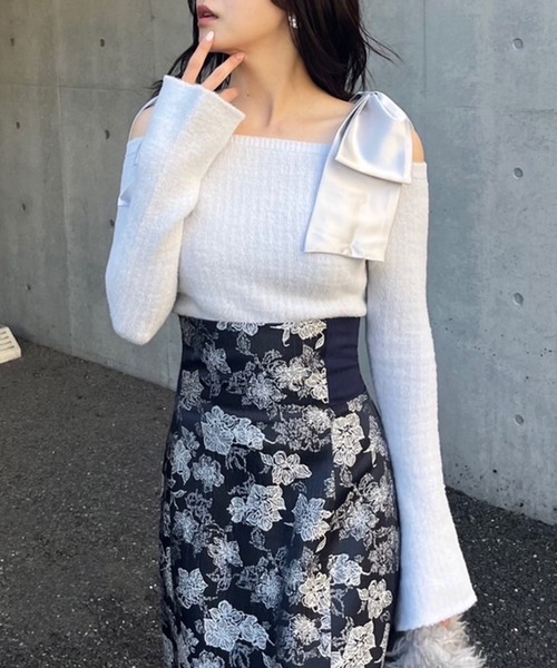 ROYAL PARTY（ロイヤルパーティー）の「肩リボンミニシャギーニットトップス（ニット/セーター・レディース・ブルー/オフホワイト/ピンク・FREE）」の2枚目の写真