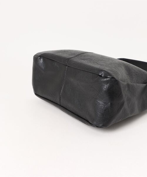 florist(フローリスト)の「【軽量・上品見え】レザータッチステッチラインショルダーバッグ(ショルダーバッグ・レディース・モカ/ブラック/ベージュ/オフホワイト・FREE)」の6枚目の写真