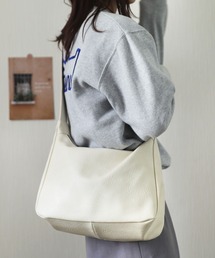 florist（フローリスト）の「【軽量・上品見え】レザータッチステッチラインショルダーバッグ（ショルダーバッグ）」