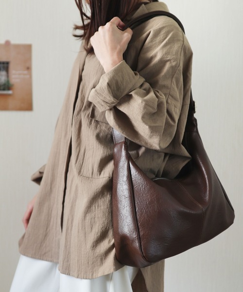 florist(フローリスト)の「【軽量・上品見え】レザータッチステッチラインショルダーバッグ(ショルダーバッグ・レディース・モカ/ブラック/ベージュ/オフホワイト・FREE)」の3枚目の写真