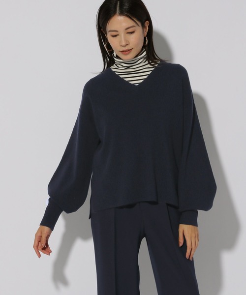 Elura（エルーラ）の「濃密なめらかVネックプルオーバー/250655（ニット/セーター・レディース・ネイビー/オレンジ系その他3/ブラック系その他/ブルー系その他3・MEDIUM/LARGE）」の2枚目の写真