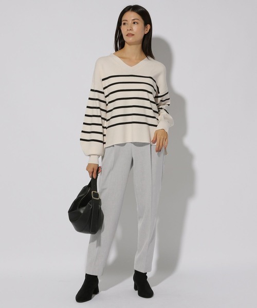 Elura（エルーラ）の「濃密なめらかVネックプルオーバー/250655（ニット/セーター・レディース・ネイビー/オレンジ系その他3/ブラック系その他/ブルー系その他3・MEDIUM/LARGE）」の11枚目の写真