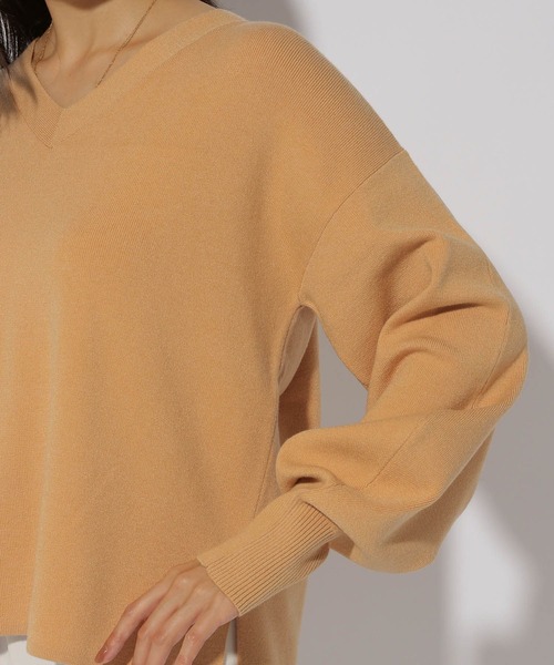 Elura（エルーラ）の「濃密なめらかVネックプルオーバー/250655（ニット/セーター・レディース・ネイビー/オレンジ系その他3/ブラック系その他/ブルー系その他3・MEDIUM/LARGE）」の19枚目の写真