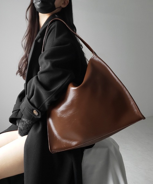 me+em select（ミームセレクト）の「※※【 ２color  】ヴィンテージフェイクレザースクエアショルダーバッグ ／ vintage fake leather square shoulder bag（ショルダーバッグ・レディース・ブラウン/ブラック・FREE）」の2枚目の写真
