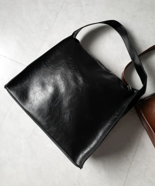 me+em select（ミームセレクト）の「※※【 ２color  】ヴィンテージフェイクレザースクエアショルダーバッグ ／ vintage fake leather square shoulder bag（ショルダーバッグ・レディース・ブラウン/ブラック・FREE）」の6枚目の写真