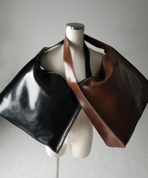 me+em select（ミームセレクト）の「※※【 ２color  】ヴィンテージフェイクレザースクエアショルダーバッグ ／ vintage fake leather square shoulder bag（ショルダーバッグ・レディース・ブラウン/ブラック・FREE）」の7枚目の写真